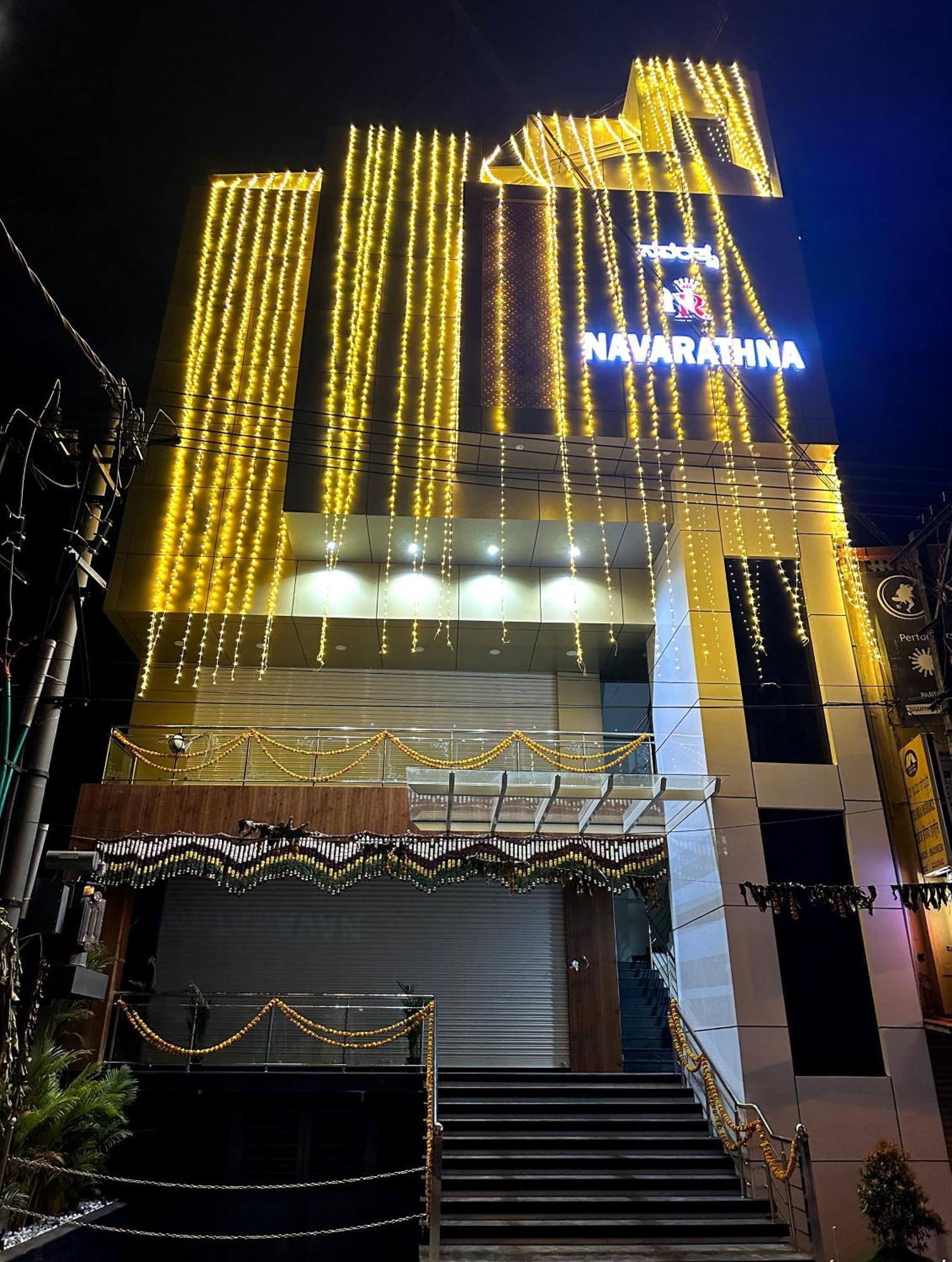 Navarathna Comforts Madikeri Eksteriør billede